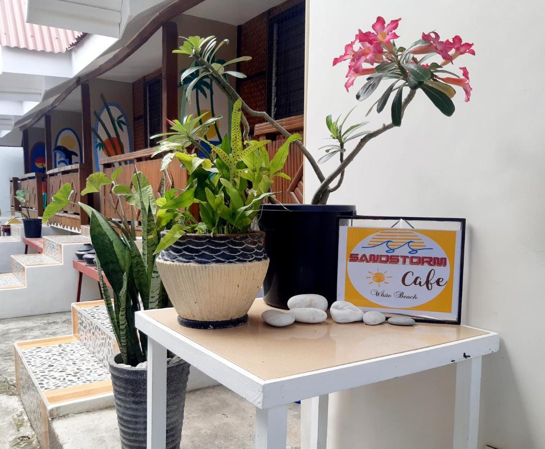 Sandstorm And Cafe Apartment *