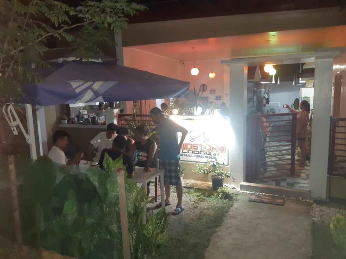 Sandstorm And Cafe Apartment Puerto Galera