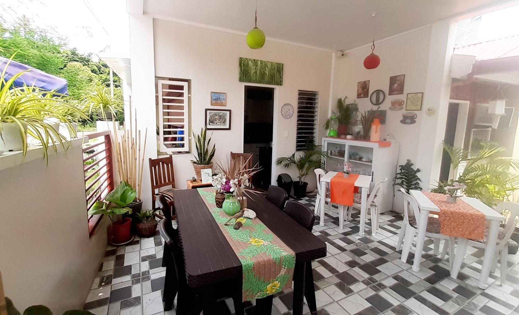 Sandstorm And Cafe Apartment